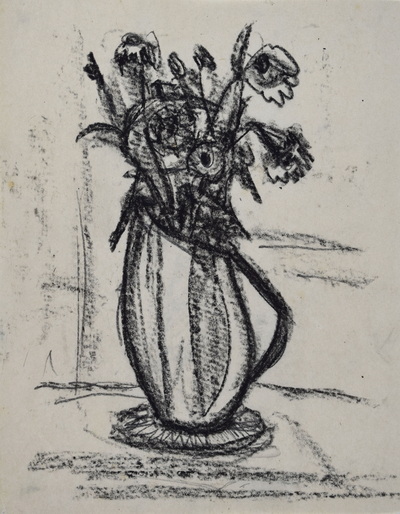 Konrad Sommer: Blumenstillleben in Henkelvase, um 1957,  Kohle auf Papier, 24,5 x 18,5 cm