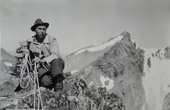 Konrad Sommer beim Bergsteigen, Schwarz-Weiß-Fotografie, um 1943